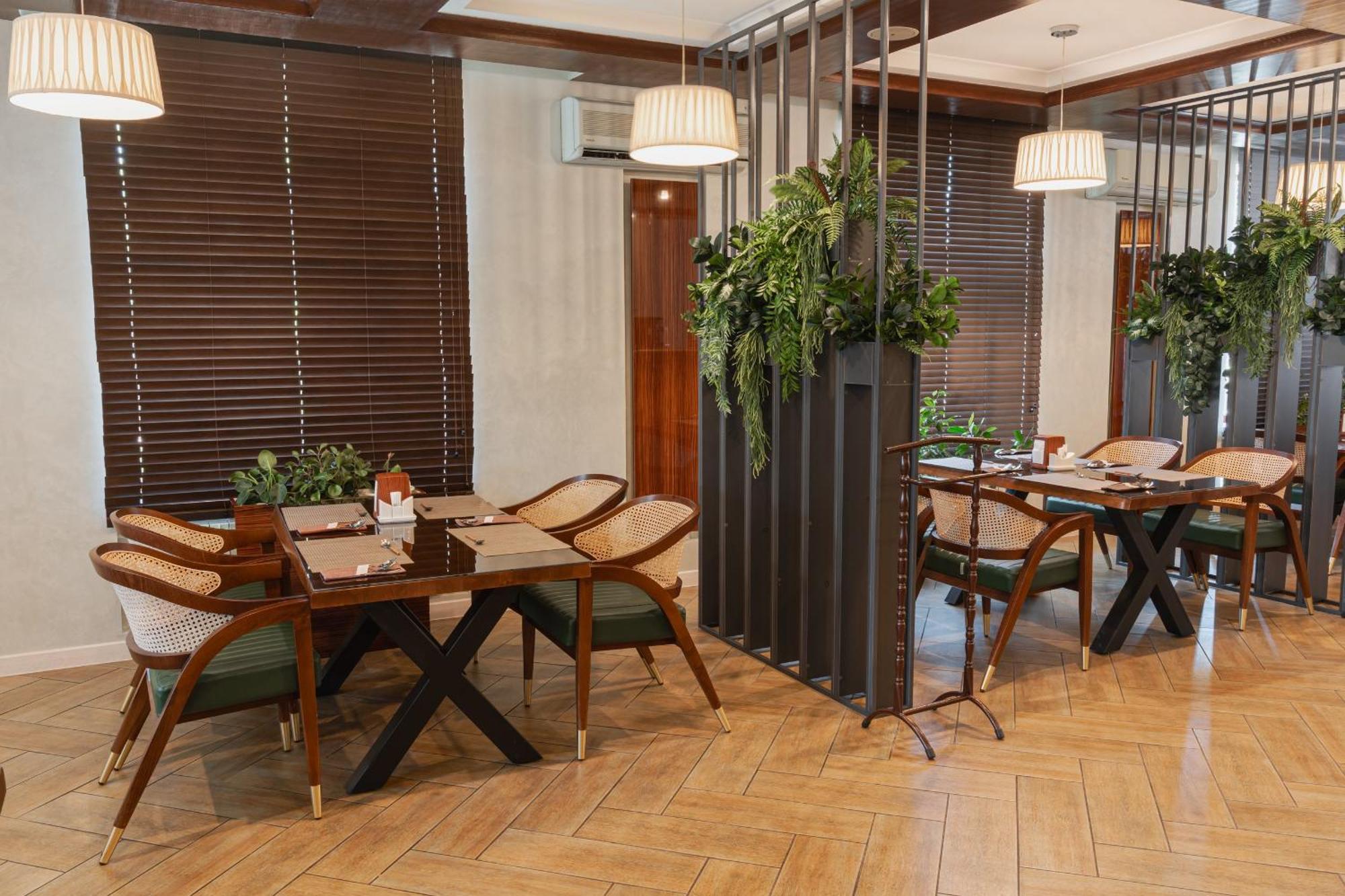 Altair Hotel Shymkent Bagian luar foto