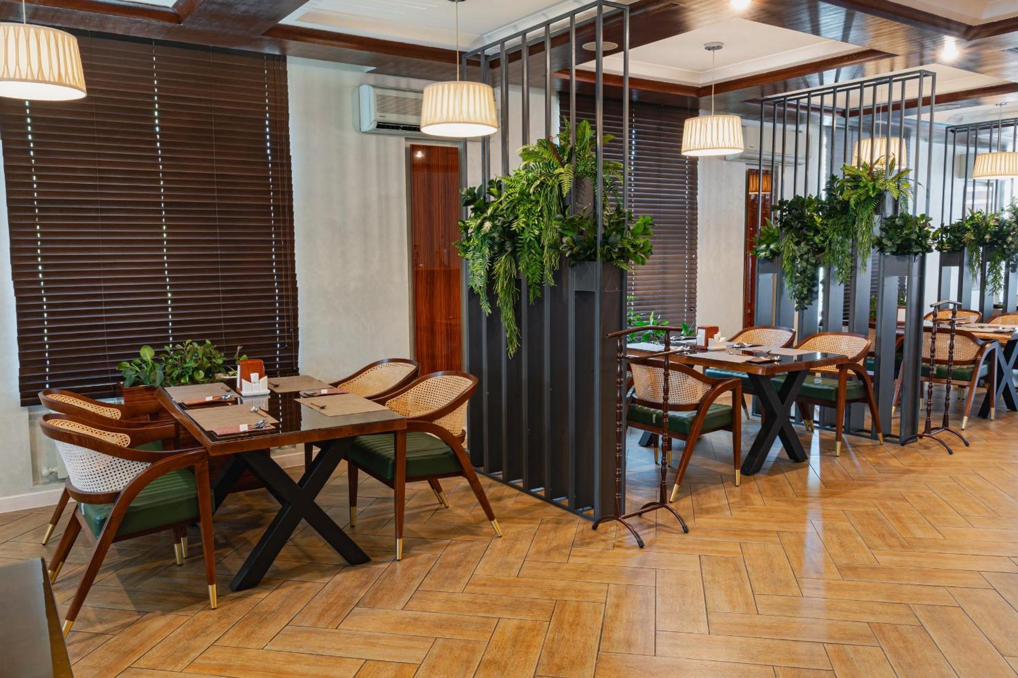 Altair Hotel Shymkent Bagian luar foto