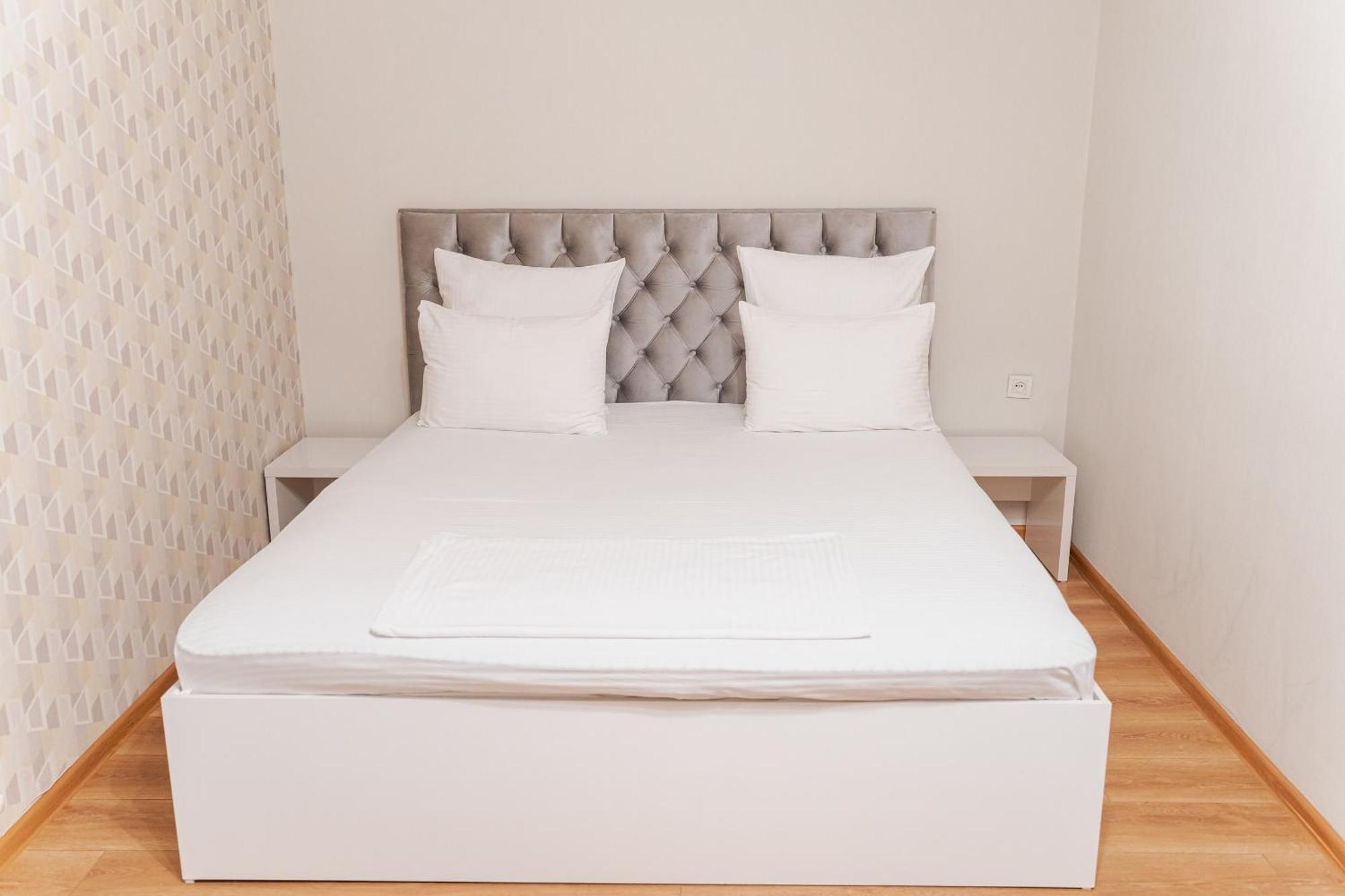 Altair Hotel Shymkent Bagian luar foto