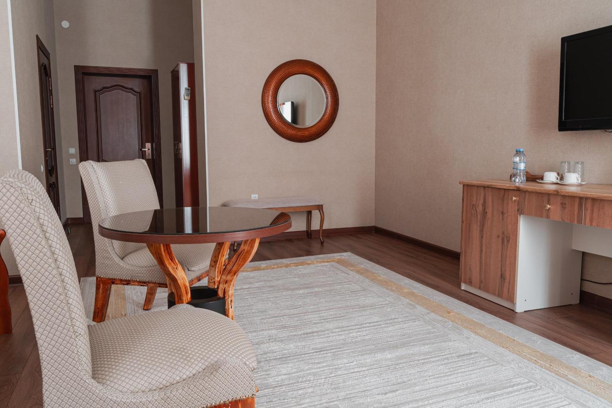 Altair Hotel Shymkent Bagian luar foto