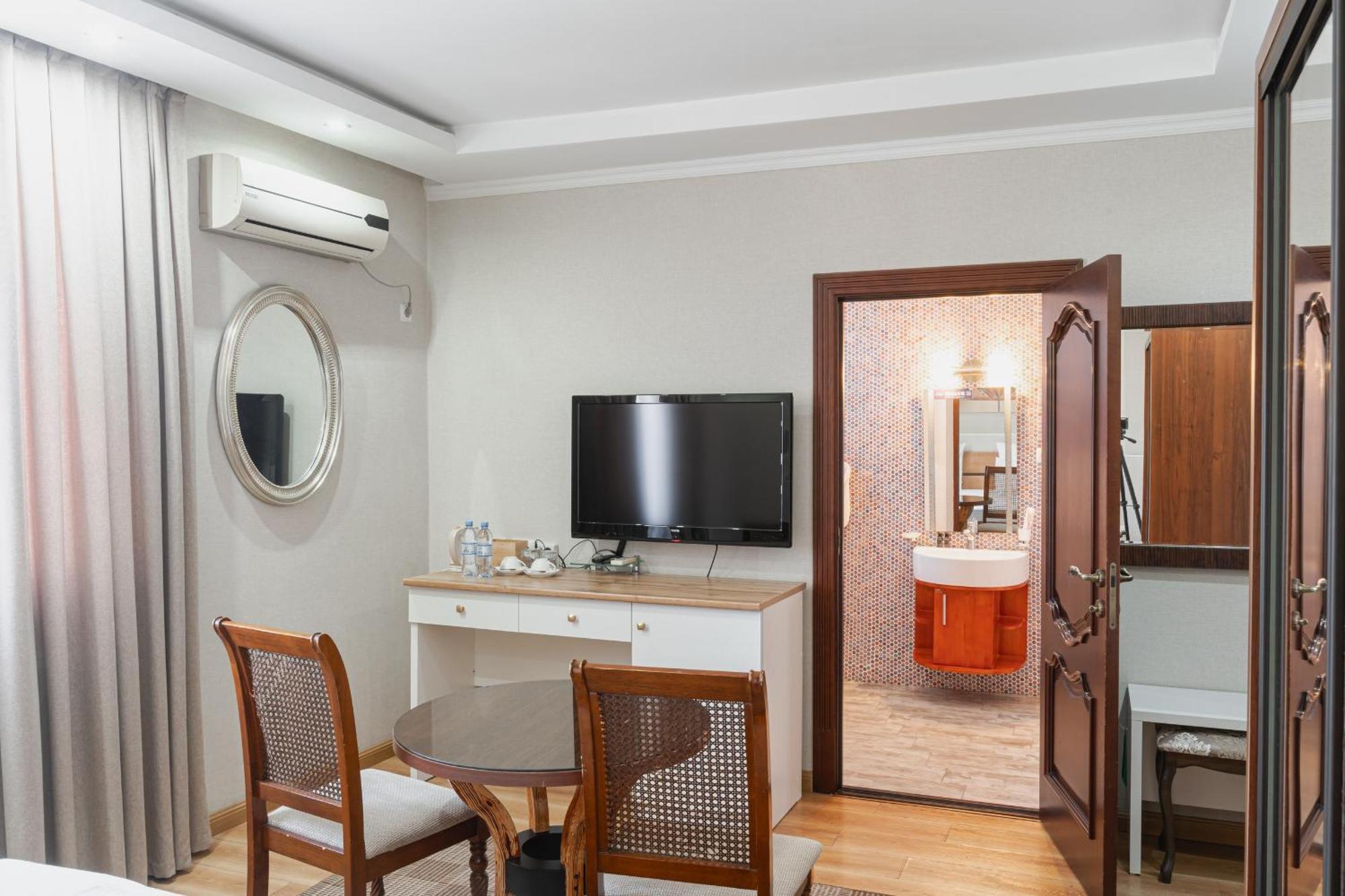 Altair Hotel Shymkent Bagian luar foto