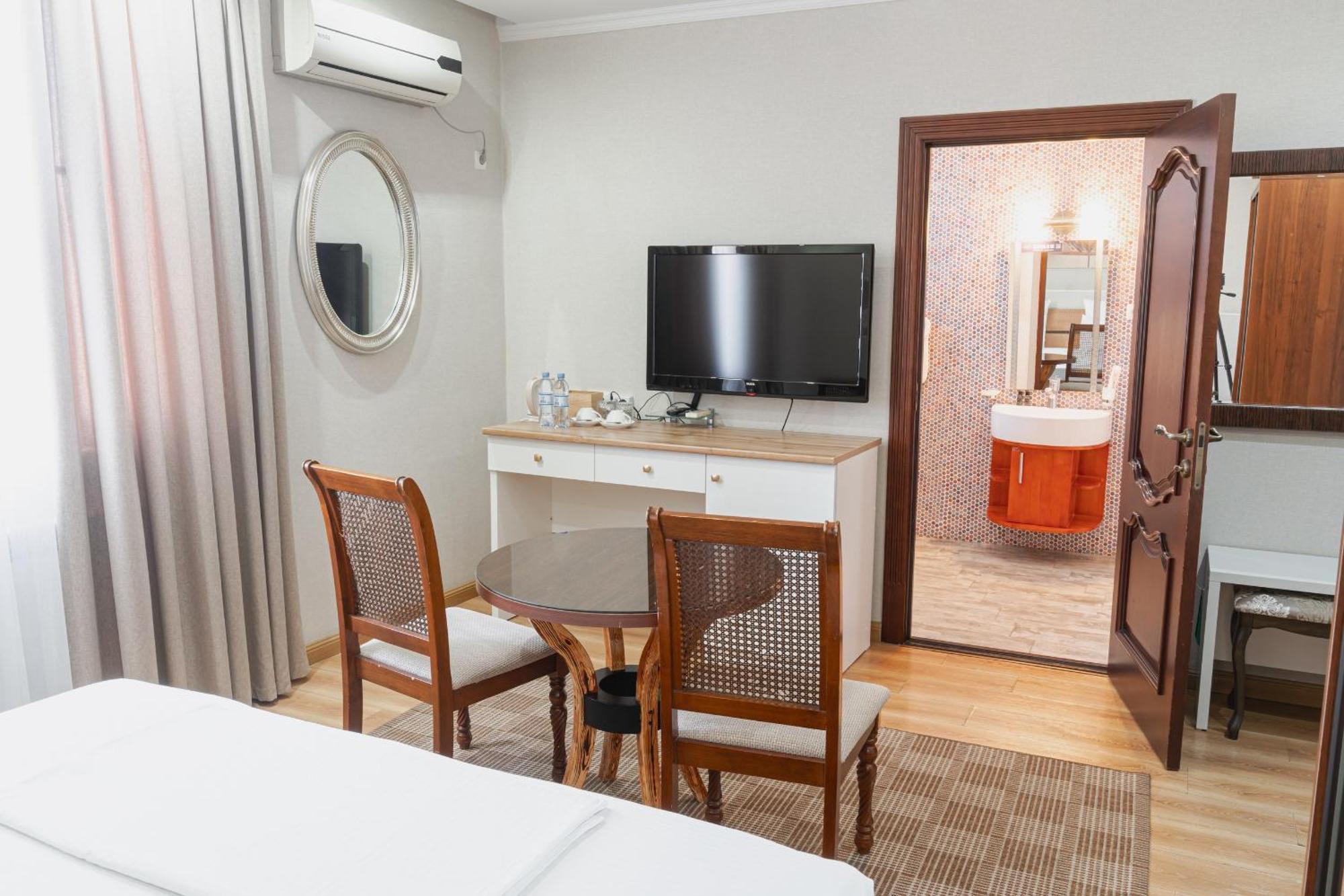 Altair Hotel Shymkent Bagian luar foto