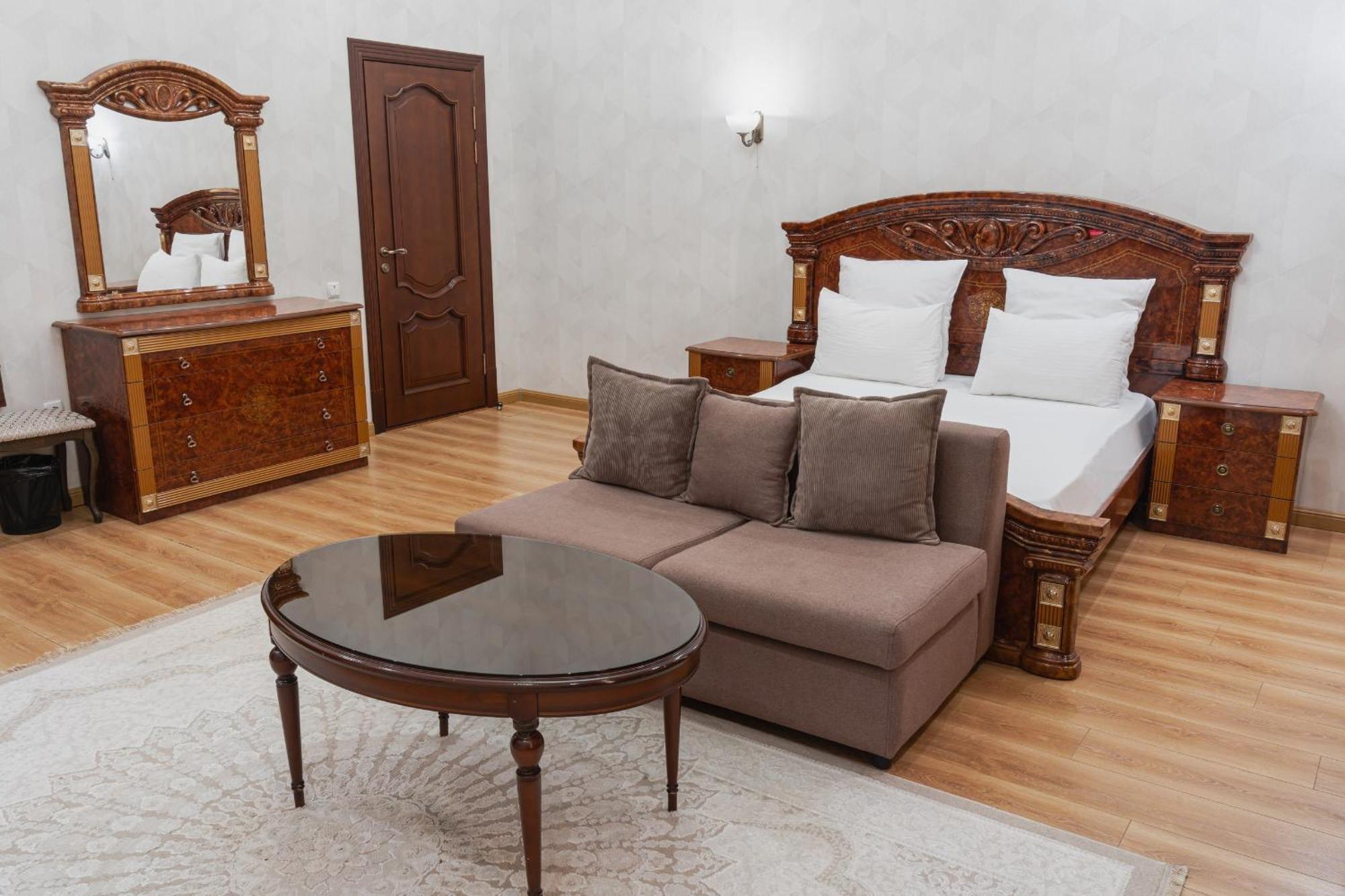 Altair Hotel Shymkent Bagian luar foto