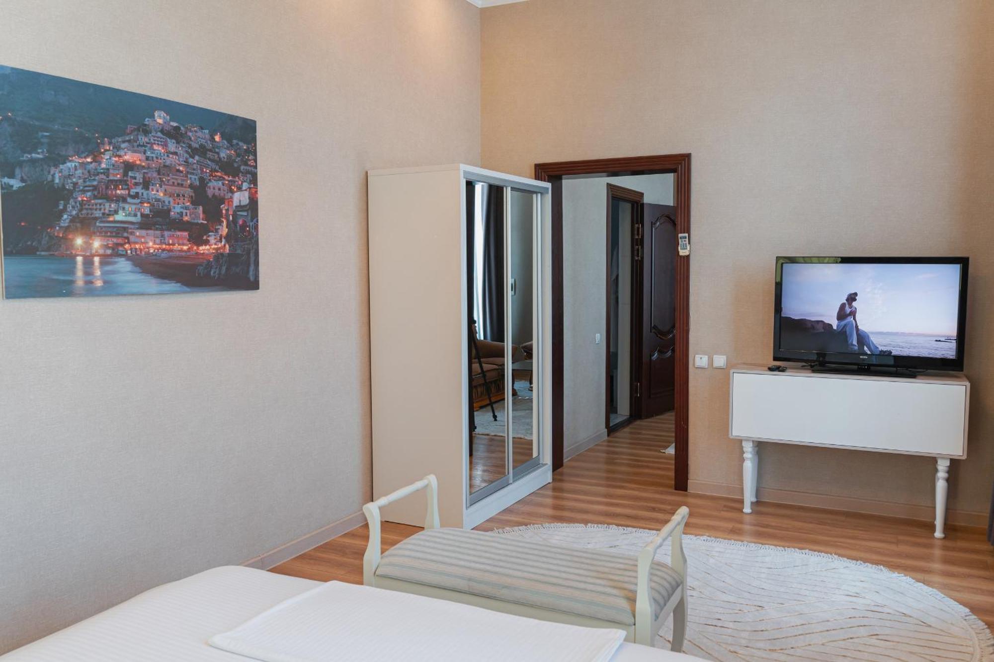 Altair Hotel Shymkent Bagian luar foto