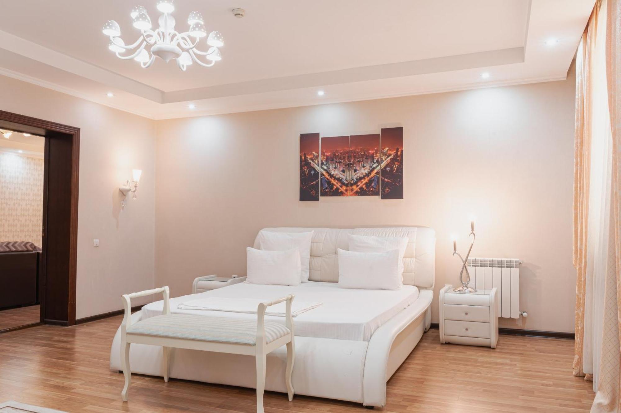 Altair Hotel Shymkent Bagian luar foto