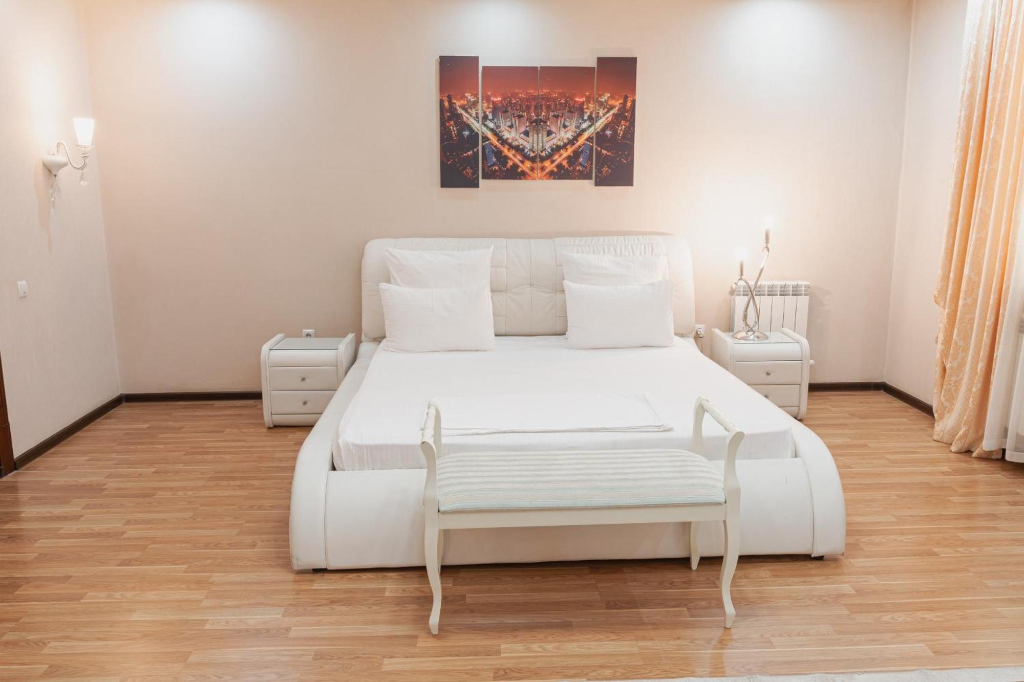 Altair Hotel Shymkent Bagian luar foto