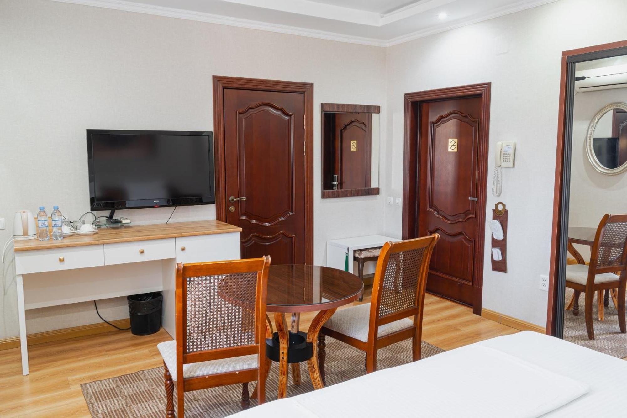Altair Hotel Shymkent Bagian luar foto