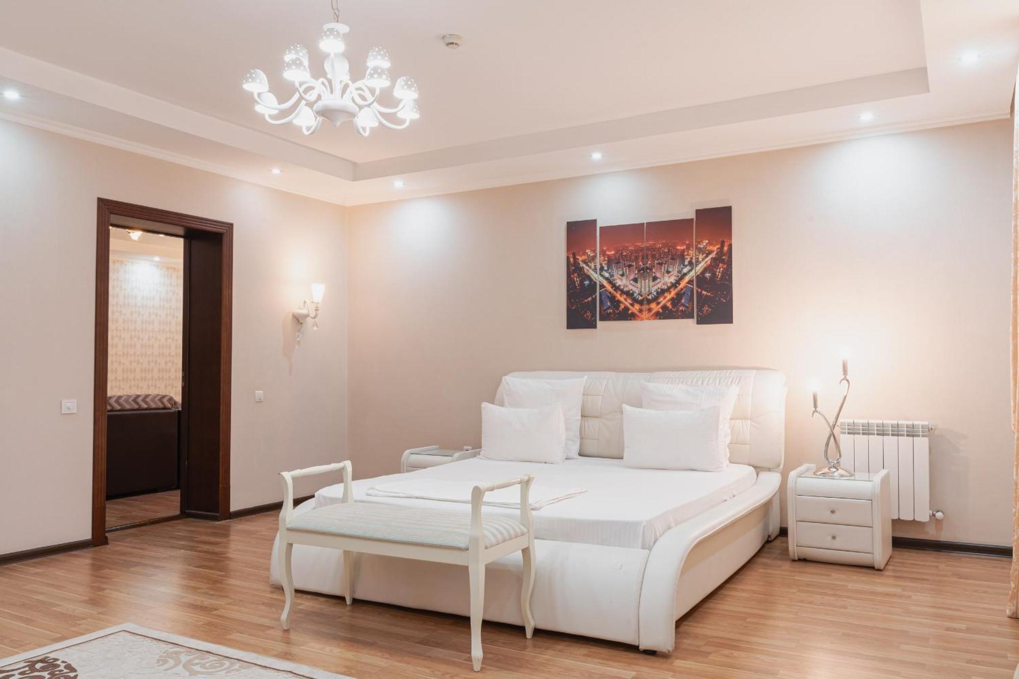 Altair Hotel Shymkent Bagian luar foto